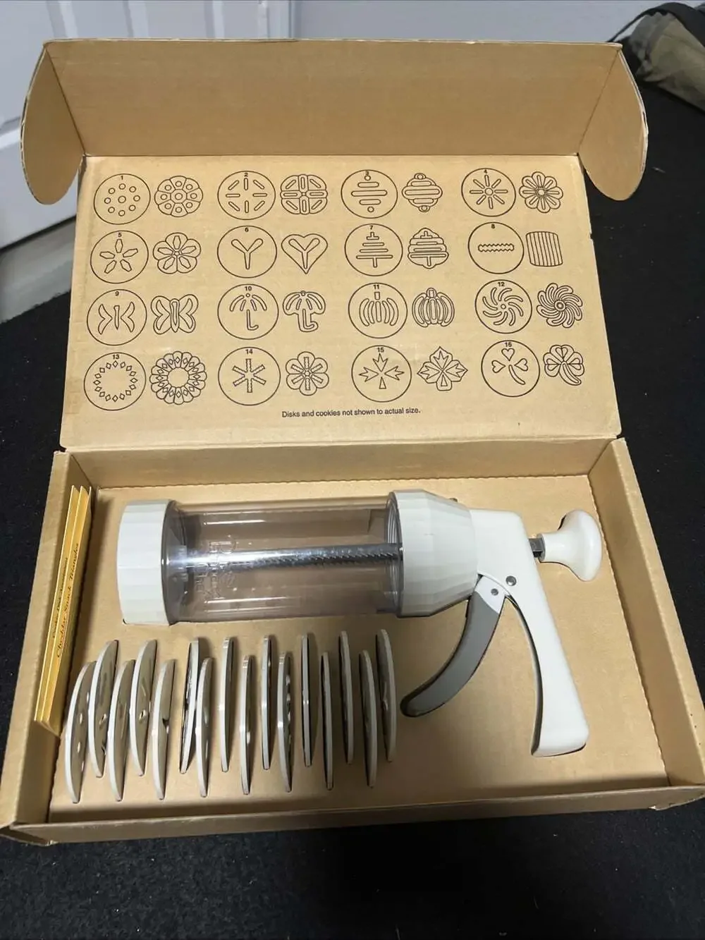 The Pampered Chef 1525 Cookie Press with 16 Discs - White